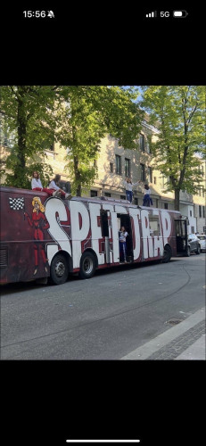 15 meter buss med stor lounge selges