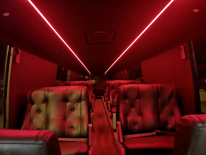 Tilbudspriser nå. Russebusser til leie for 2021-2022-2023 russen.