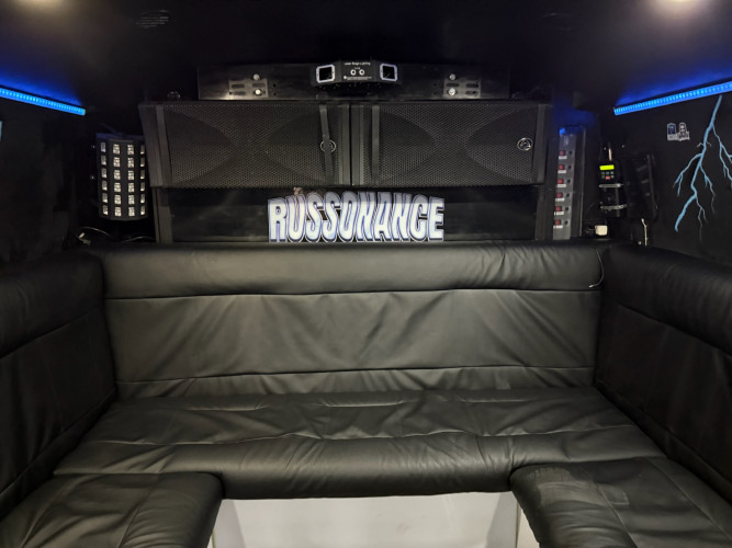 russebuss ledig for 2027, 2028 og 2029 – med lyd og lys