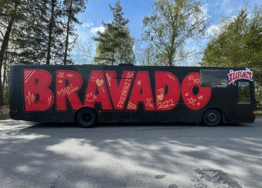Bravado 2022 selger feilfri buss inkludert høyttalere og lys