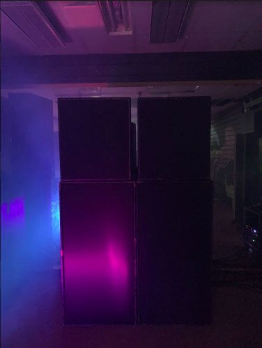 KRAFTIG LYD OG SKAMFETT LYS TIL BUSSEN?