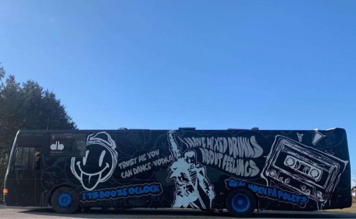 russebuss med lys, lyd, røykmaskin og aggeregat