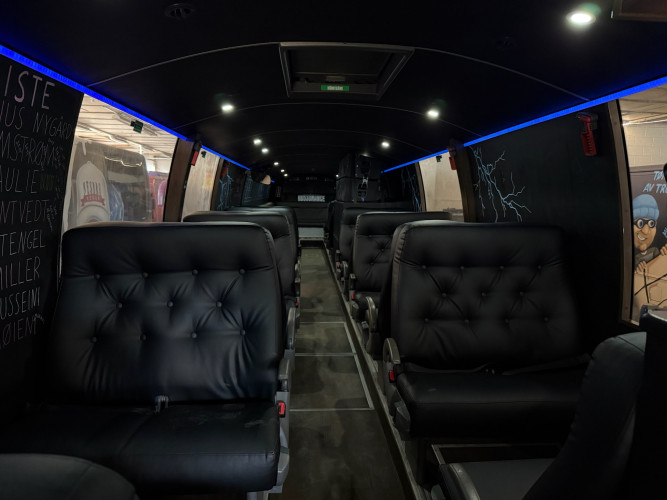 russebuss ledig for 2027, 2028 og 2029 – med lyd og lys