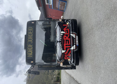 Vi selger vår flotte Buss+ Litt Av Anlegget Og Forsterker Videre Til 2026