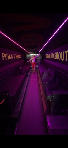 SKRIK2026 selger PORNOBUSSEN