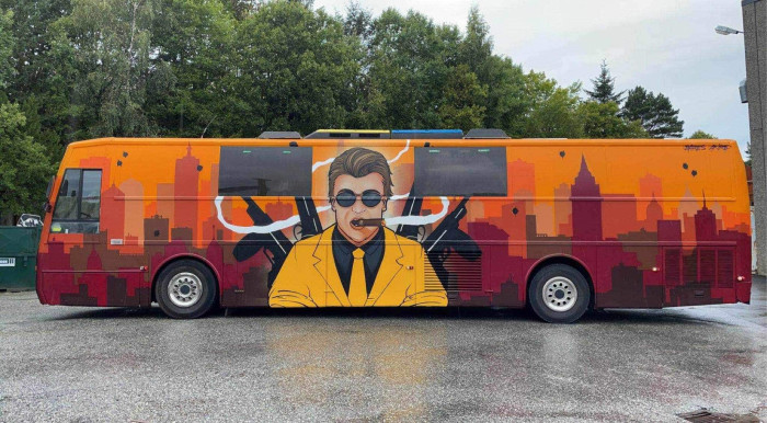 Partybussmarked leier ut denne bussen til fest, utdrikningslag, selskap, blåturer osv osv!!!