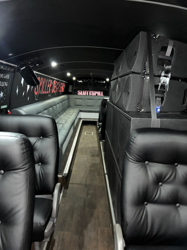 russebuss ledig for 2027, 2028 og 2029 – med lyd og lys