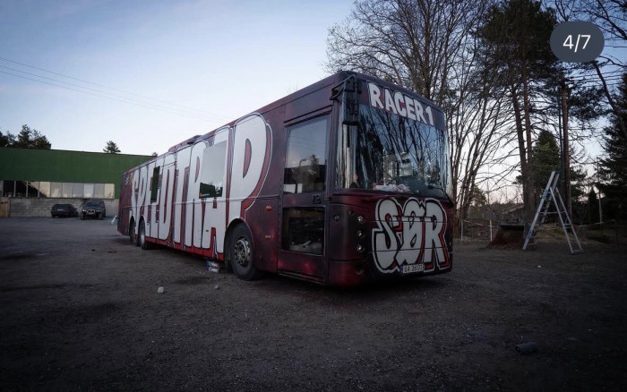 15 meter buss med stor lounge selges