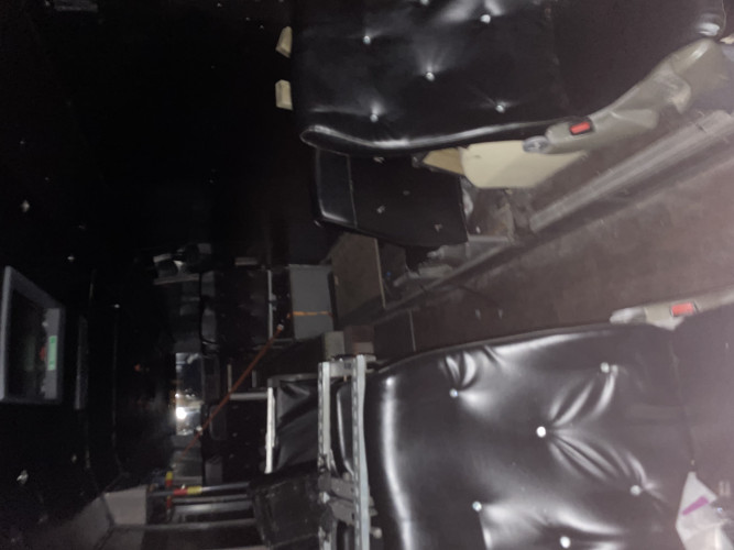 SHANTARAM SELGER SYK 15 METER MED GAL ANLEGGSPLASS OG FEIT LOUNGE