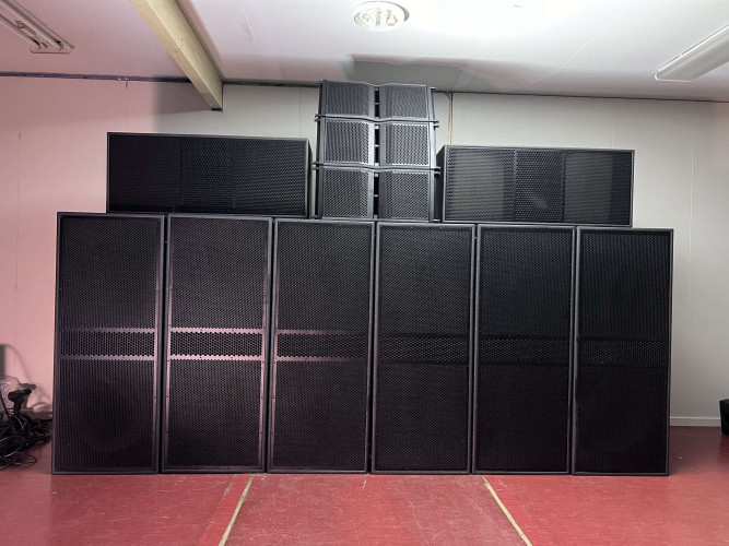 Leie Norges kraftigste lyd- og lys anlegg for russebuss!