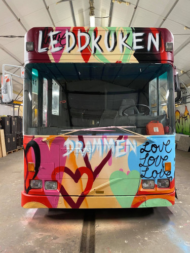 LEDDKUKEN - Leddbuss 28+1 | Russehjelpen