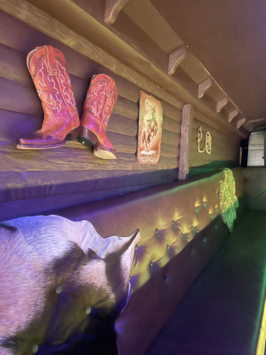 NORGES FINESTE INTERIØR PÅ RUSSEBUSS TIL SALGS! (NY PRIS)