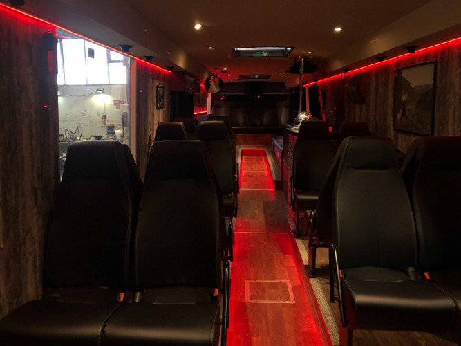 Fin Og Feilfri 12 Meter Buss Til Salgs Russehjelpen