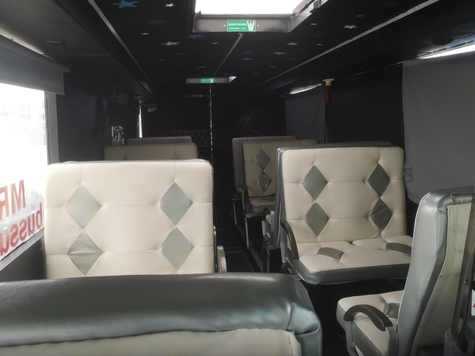 Russebusser Inkl lyd, lys og eksteriør rimelig til leie.