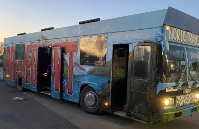 Trenger dere hjelp med å selge russebussen?