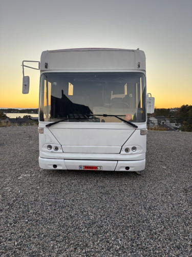 Grov Russebuss Med Masse Annleggsplass. Selges Til 09 Eller Hypa 010