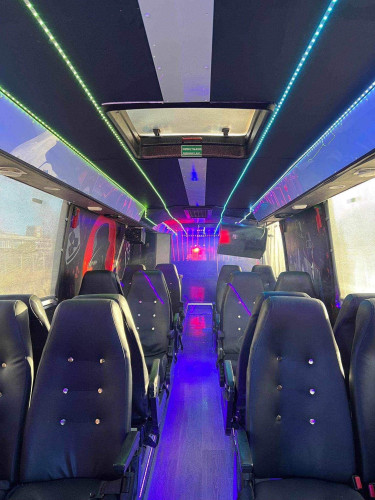 Partybussmarked leier ut denne bussen til fest, utdrikningslag, selskap, blåturer osv osv!!!