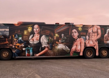 SKRIK2026 selger PORNOBUSSEN