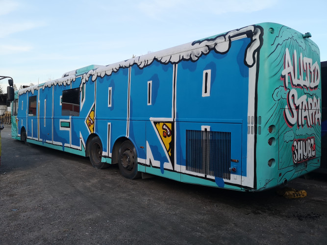 Russebusser Inkl lyd, lys og eksteriør rimelig til leie.