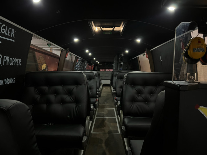 russebuss ledig for 2027, 2028 og 2029 – med lyd og lys