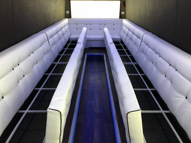 Tilbudspriser nå. Russebusser til leie for 2021-2022-2023 russen.