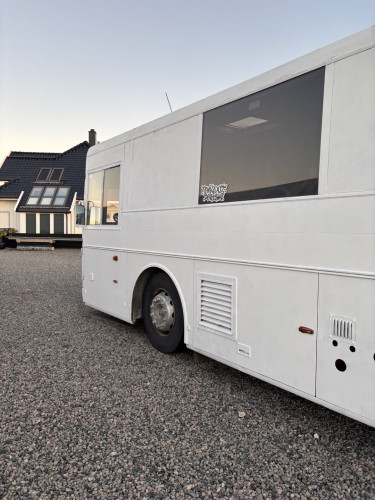 Grov Russebuss Med Masse Annleggsplass. Selges Til 09 Eller Hypa 010