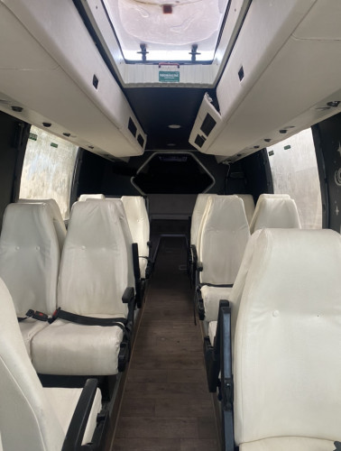 Russebuss leies ut til utdrikningslag, julebord, Russ 2021/22/23