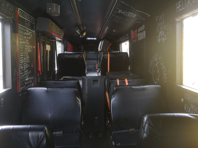 Russebusser Inkl lyd, lys og eksteriør rimelig til leie.