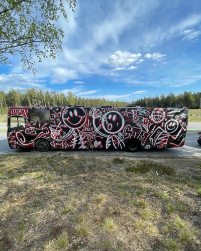Bravado 2022 selger feilfri buss inkludert høyttalere og lys