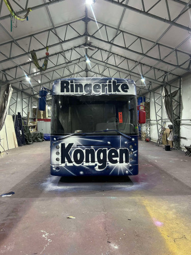 KONGEN SELGES!