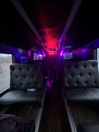 Kingsmen Selger Feite Zooten