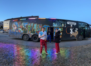 15m Bred Og Høy Buss!