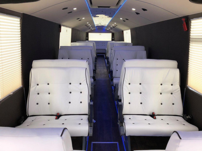 Tilbudspriser nå! Russebusser til leie for 2021/2022/2023 russen. Korona garanti.