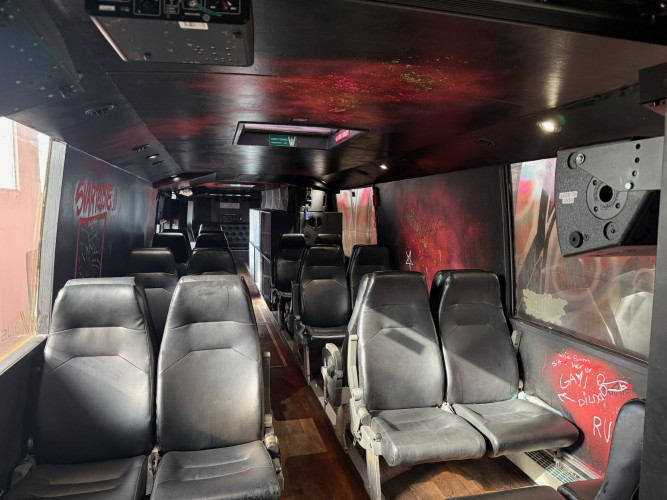 Ledig buss for 2027, 2028 eller 2029 – komplett med lyd, lys og godkjenninger