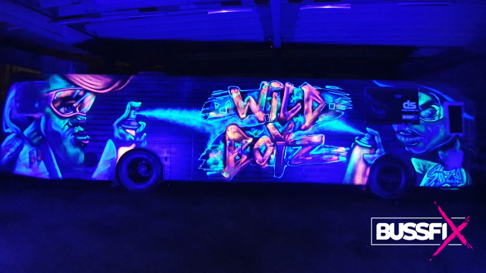 SPESIALLAGET BUSS - 15M buss levert komplett med lyd, lys og graffiti osv. FERDIG EU GODKJENT!