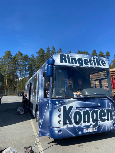 KONGEN SELGES VIDERE!!