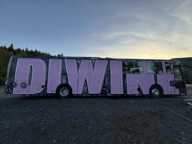 LOVLIG russebuss selges!