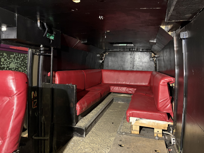 ZEBB1 fra Oslo med tiara og plass til 9 subber selges