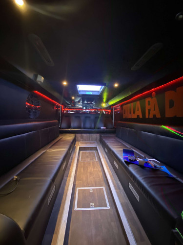 Fin og Feilfri 12 meter buss til salgs