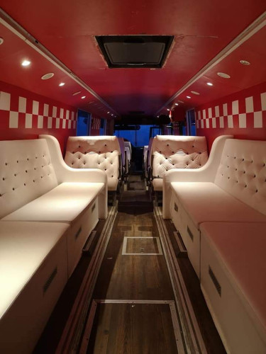 Russebusser Billig Til Leie 2026 Og 2027, Med Store Anlegg.