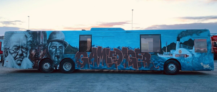 KONGEN SELGES TIL 08, 09!