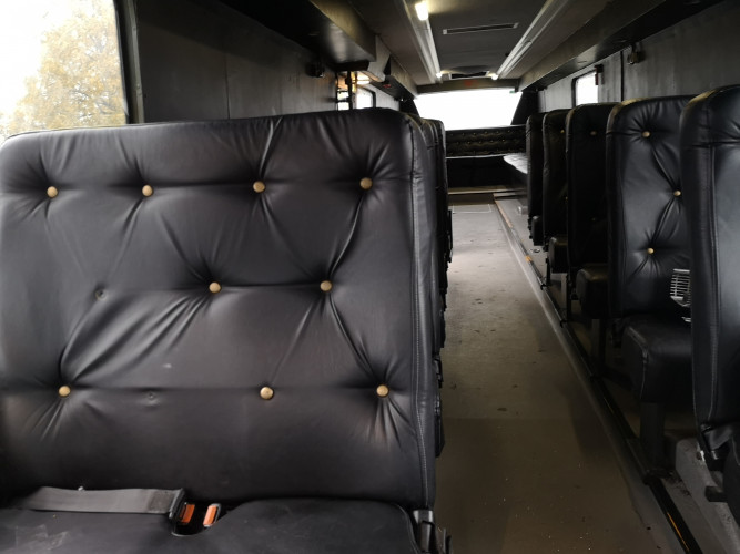 Russebuss med 26+1 seter til leie for 195.000 inkl lyd, lys og eksteriør.
