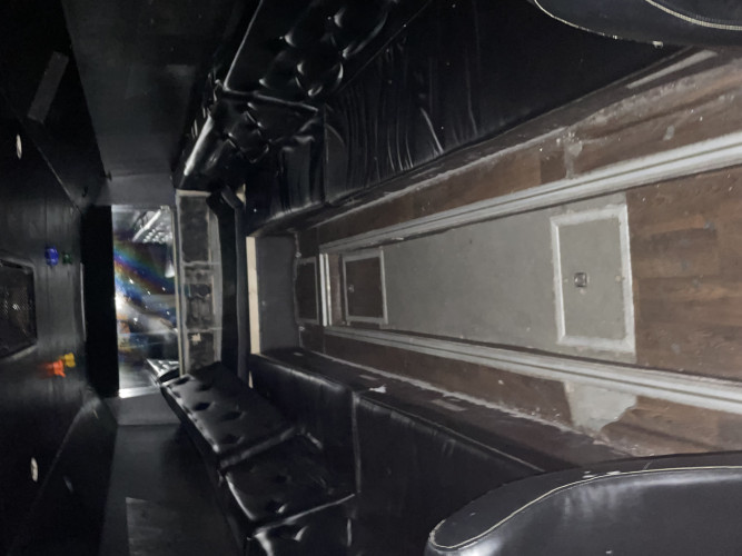 SHANTARAM SELGER SYK 15 METER MED GAL ANLEGGSPLASS OG FEIT LOUNGE