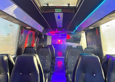 Russebuss Selges Med Anlegg Og Godkjent Lysrigg EU Ut Rt2024!