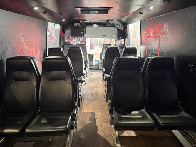 Ledig buss for 2027, 2028 eller 2029 – komplett med lyd, lys og godkjenninger