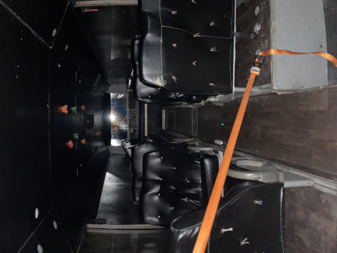 SHANTARAM SELGER SYK 15 METER MED GAL ANLEGGSPLASS OG FEIT LOUNGE